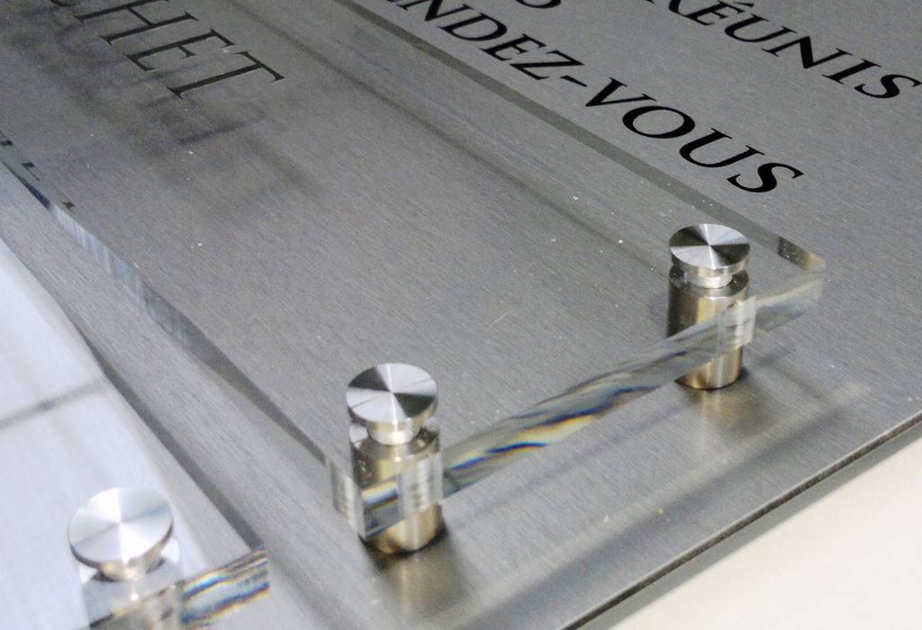 8 mm acrylic name plate + 4 stainless steel distance holders 13mm