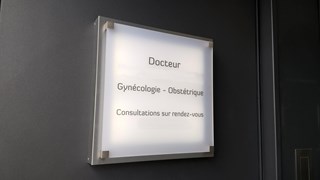 Plaque pro lumineuse leds écarteurs carrés inox-anonyme
