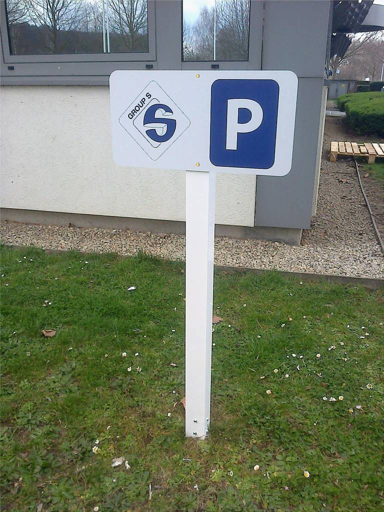 Panneau de parking sur poteau alu